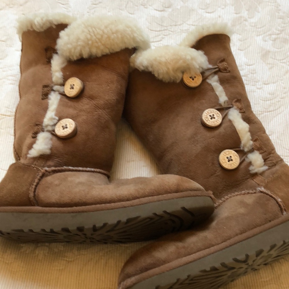 Ugg Bailey button triplet